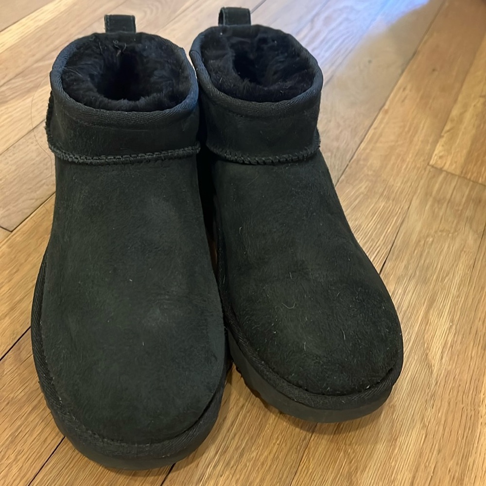 Ugg ultra mini boots, size 7, black, gently used.